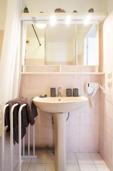 Appartement Cozy: 10/15 Min Des Champs Elysee Sartrouville Kültér fotó